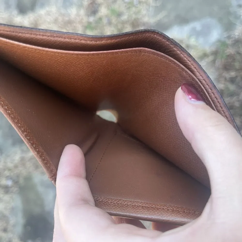 Louis Vuitton Monogram Billfold Wallet - Picture 10 of 11